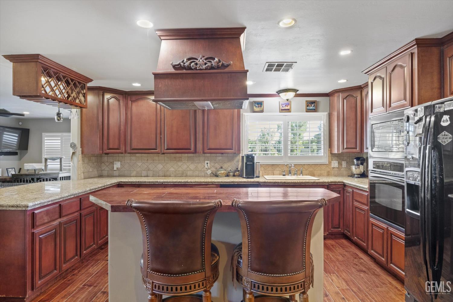 6116 Mandy Lane