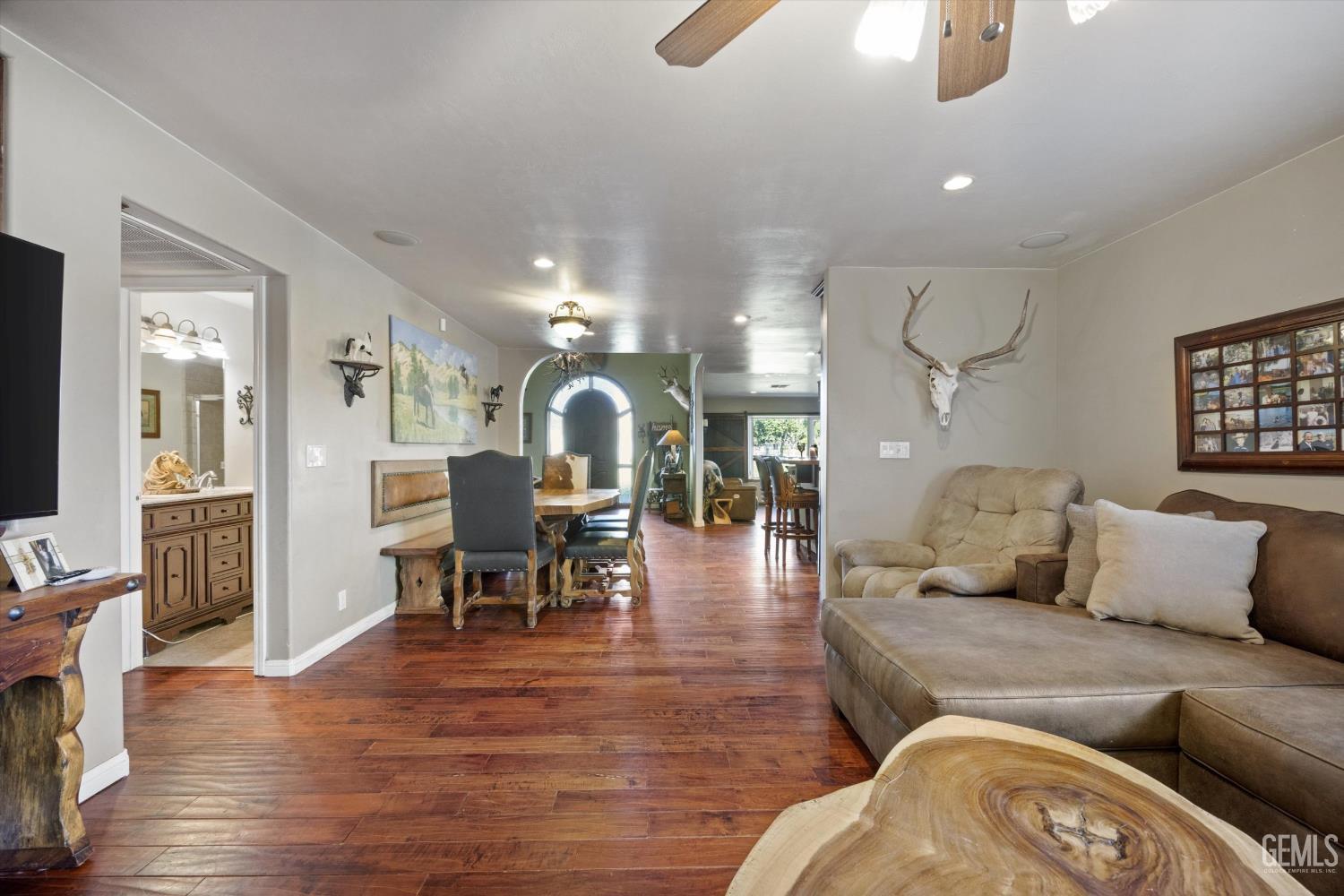 6116 Mandy Lane