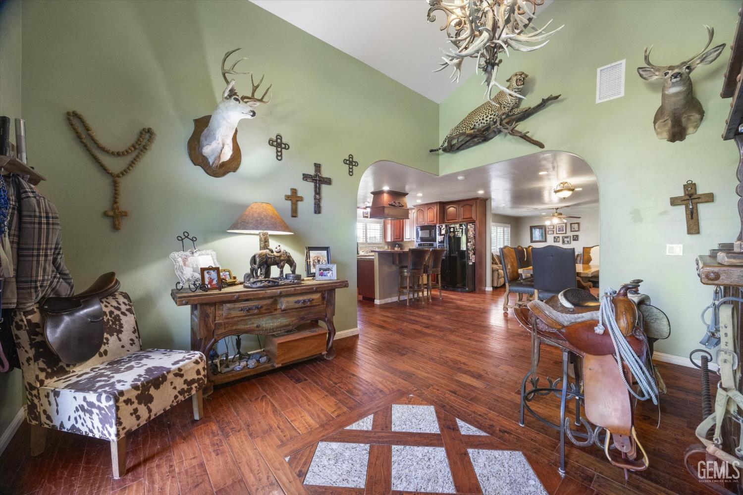 6116 Mandy Lane