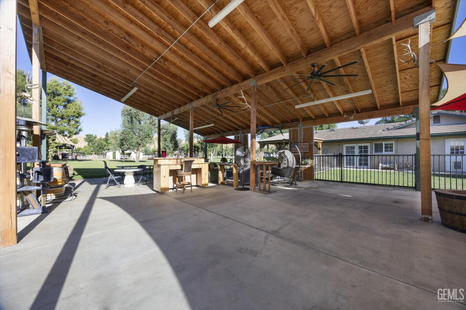 6116 Mandy Lane