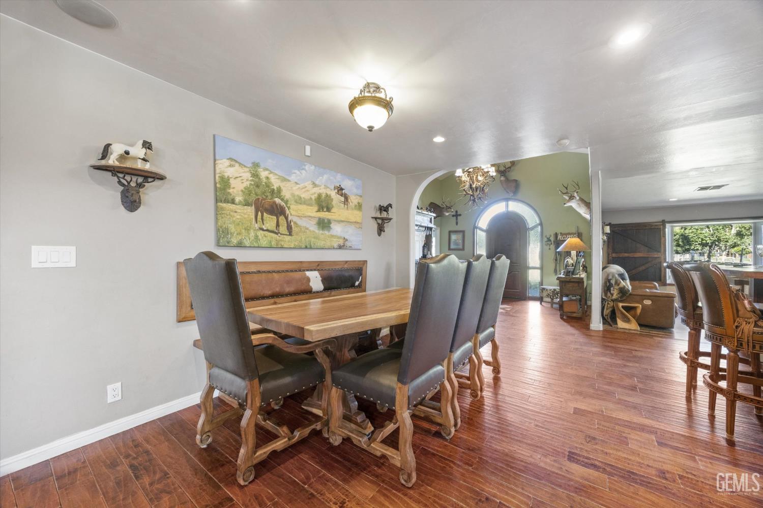 6116 Mandy Lane