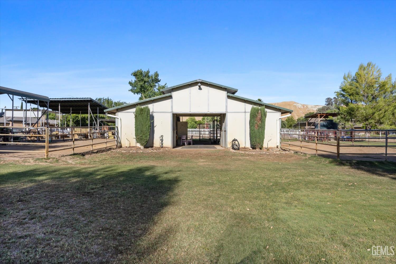 6116 Mandy Lane