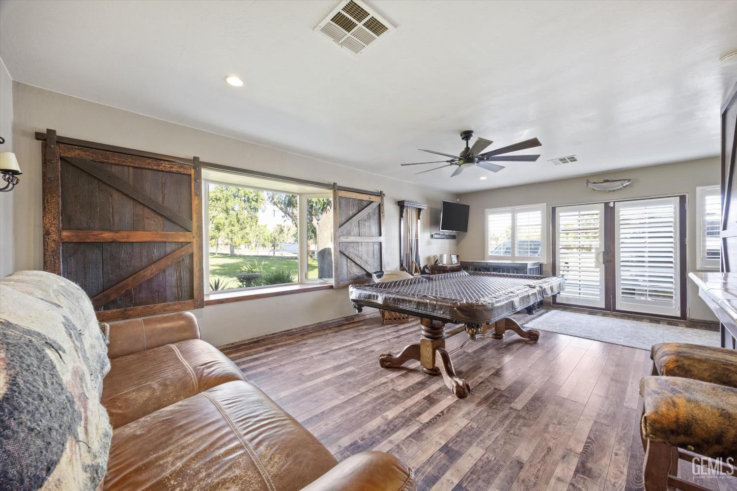 6116 Mandy Lane