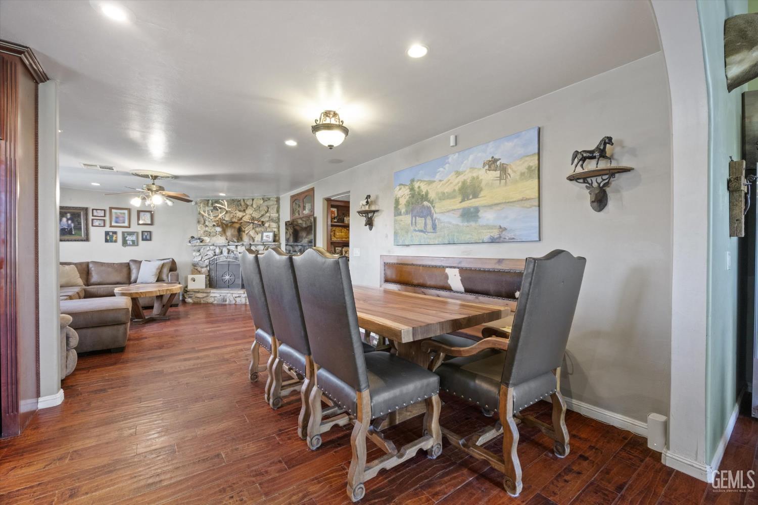 6116 Mandy Lane