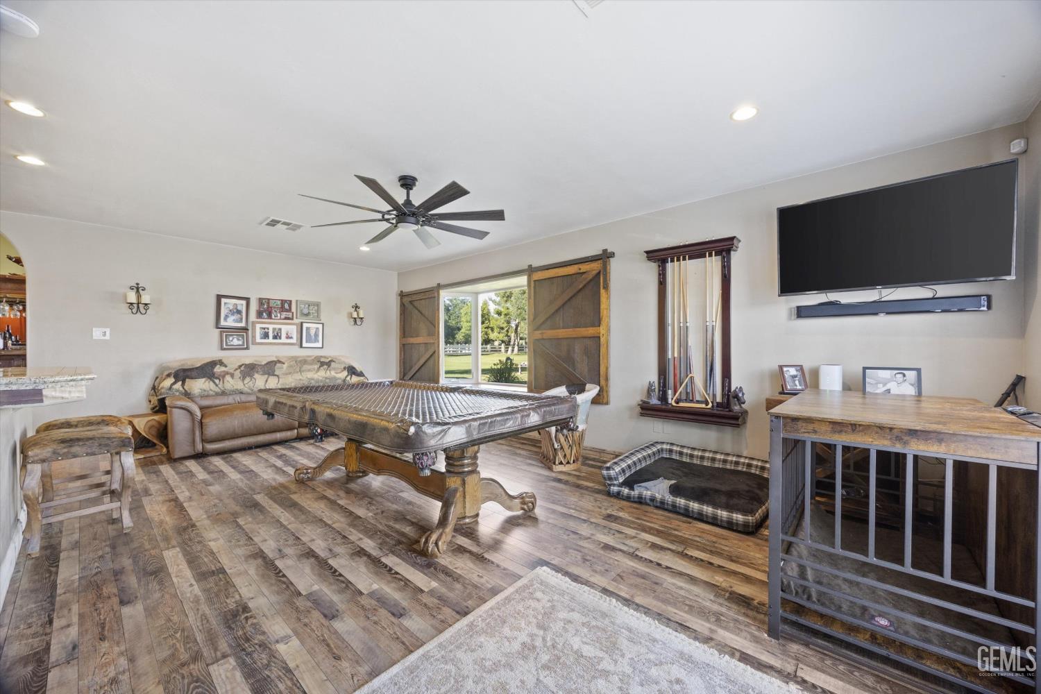 6116 Mandy Lane