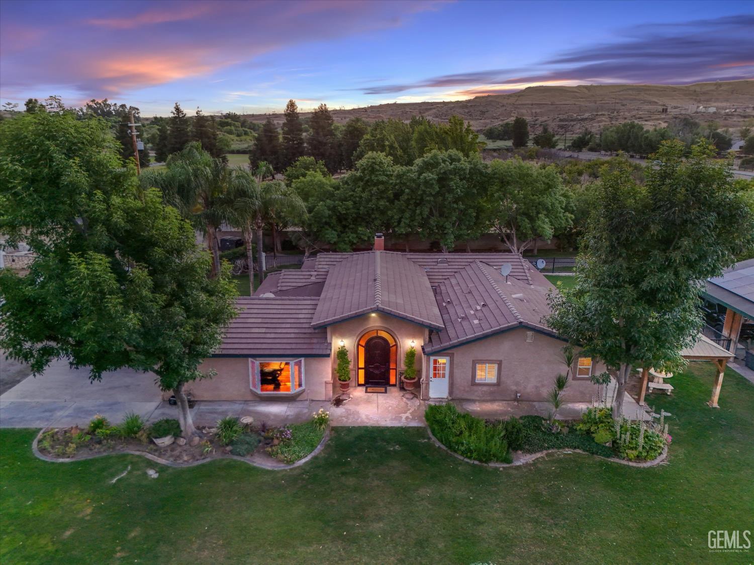 6116 Mandy Lane