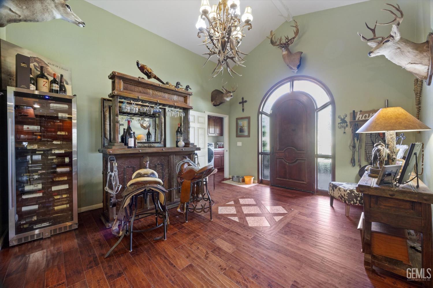 6116 Mandy Lane