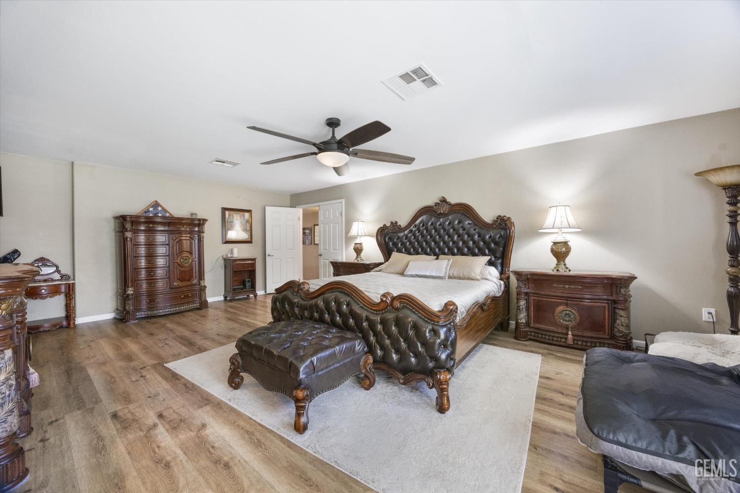 6116 Mandy Lane