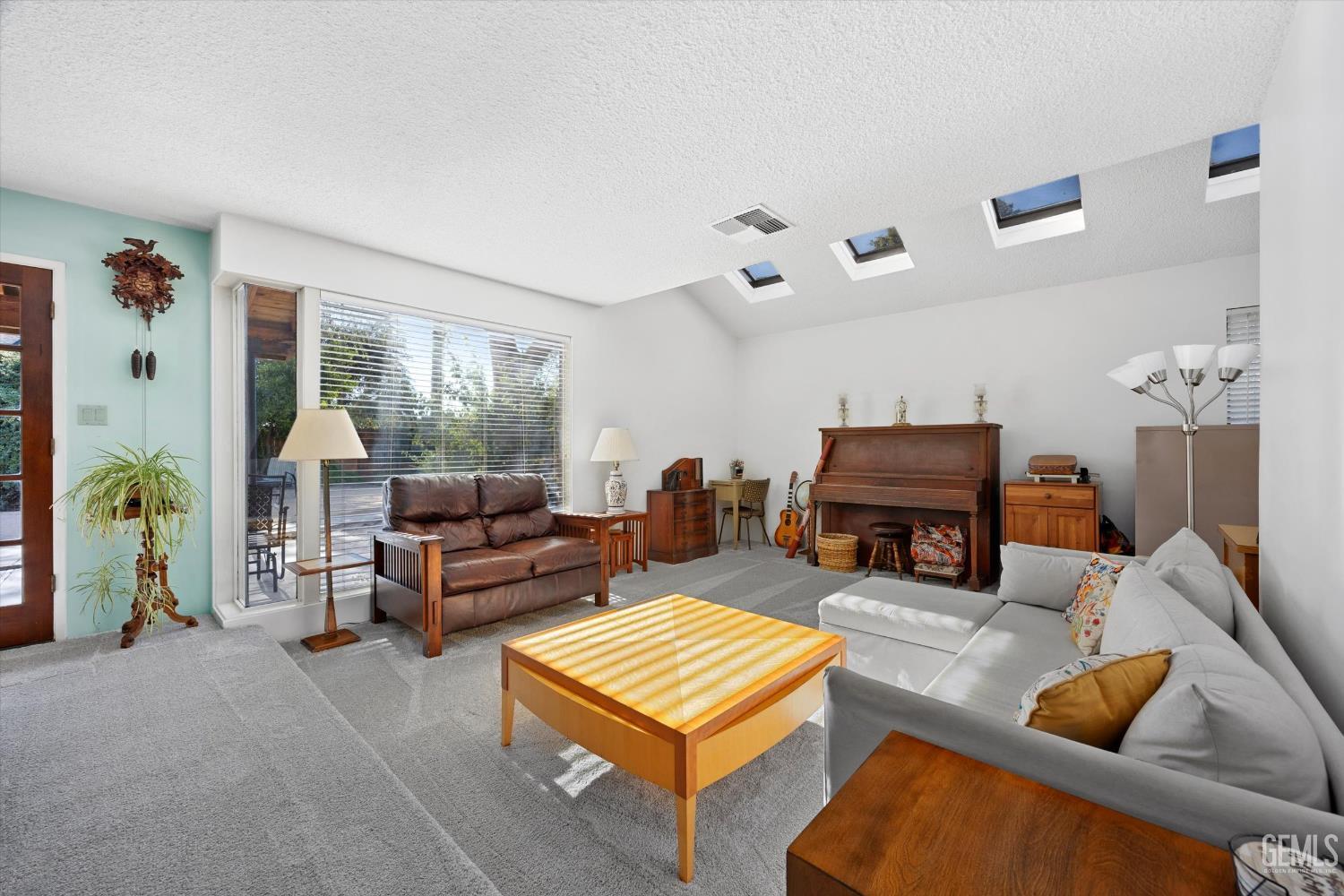1912 Glenbrea Court