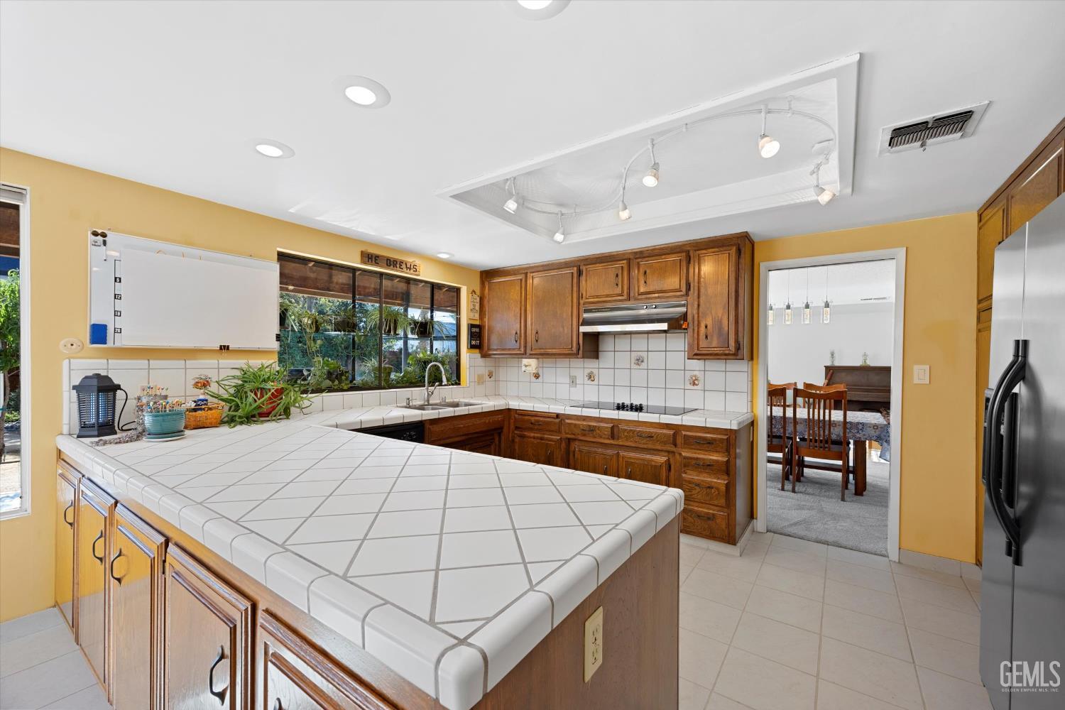 1912 Glenbrea Court