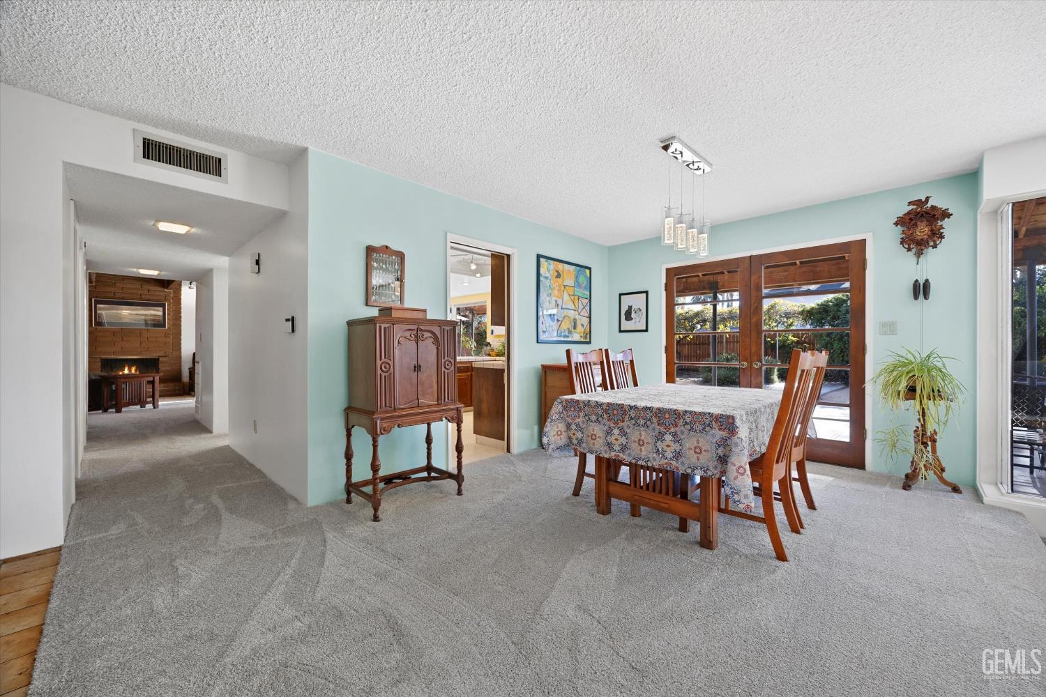 1912 Glenbrea Court