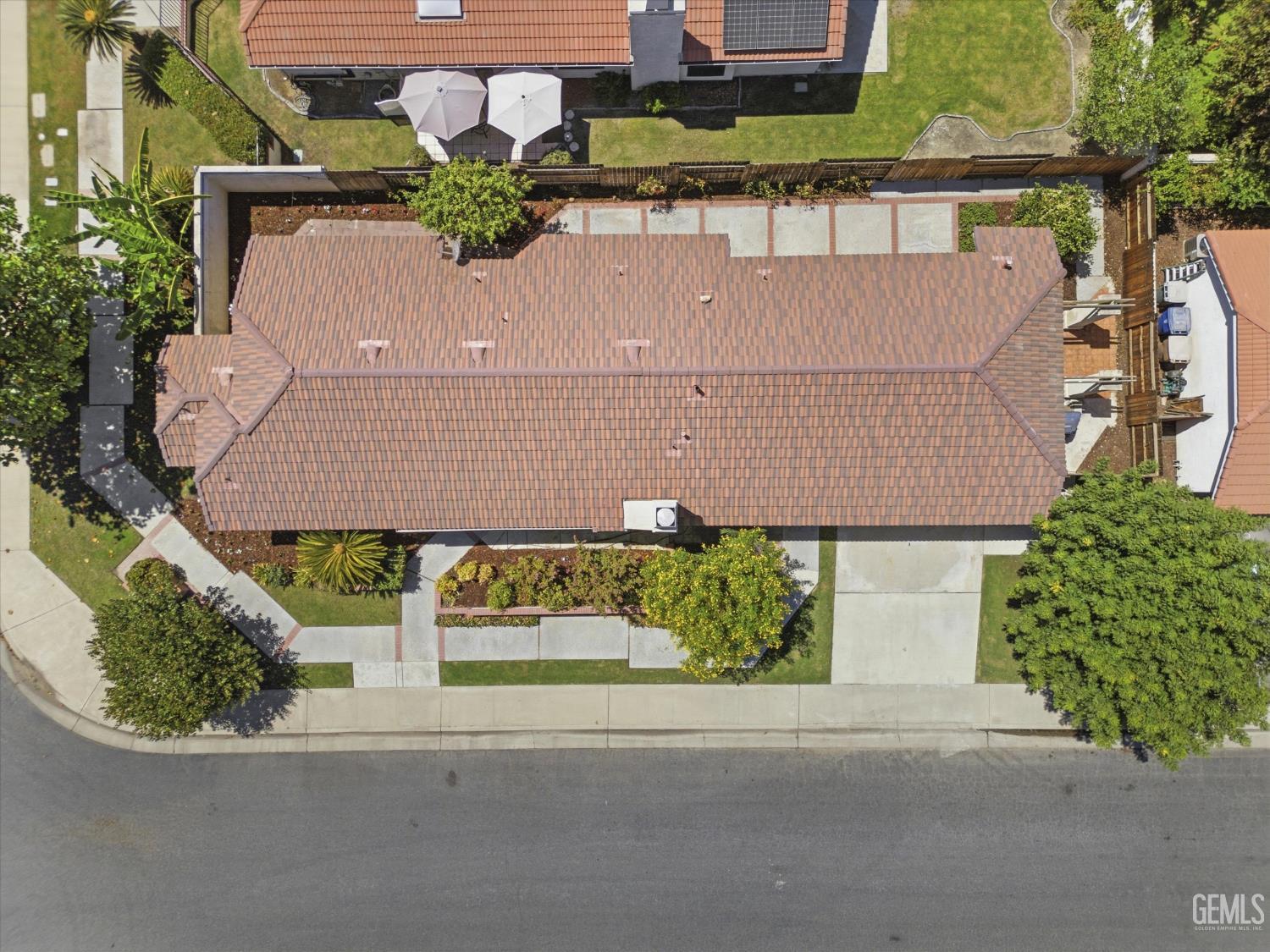 8112 Chaucer Street