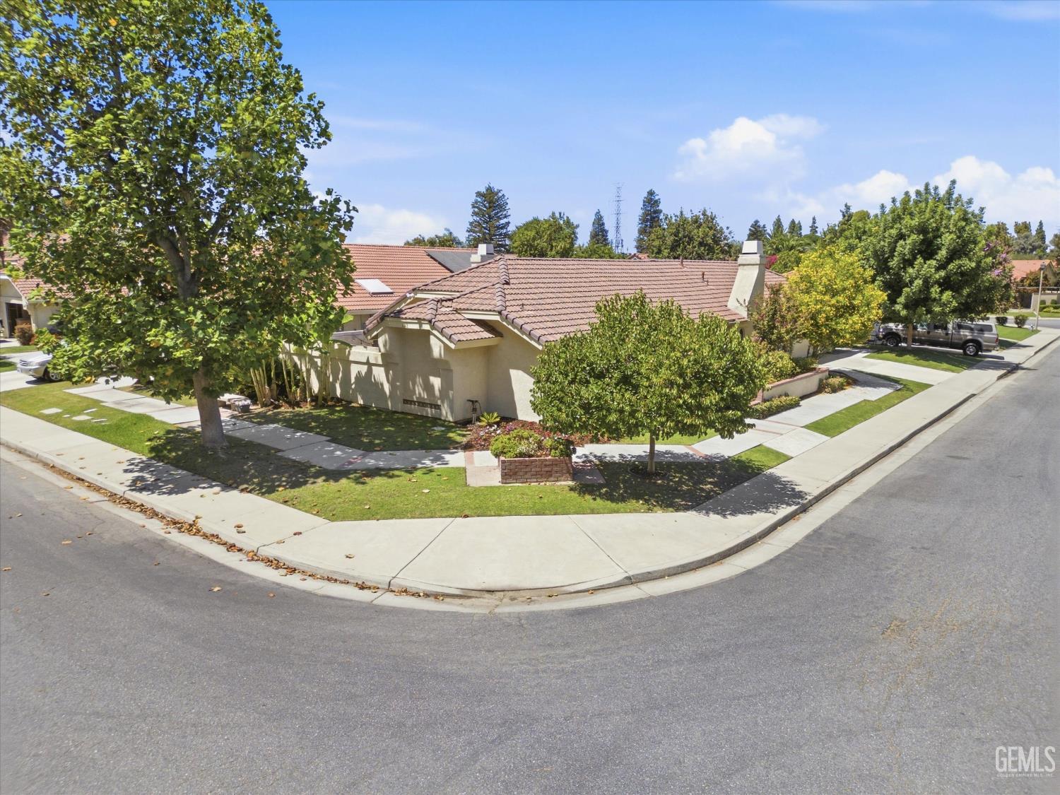 8112 Chaucer Street