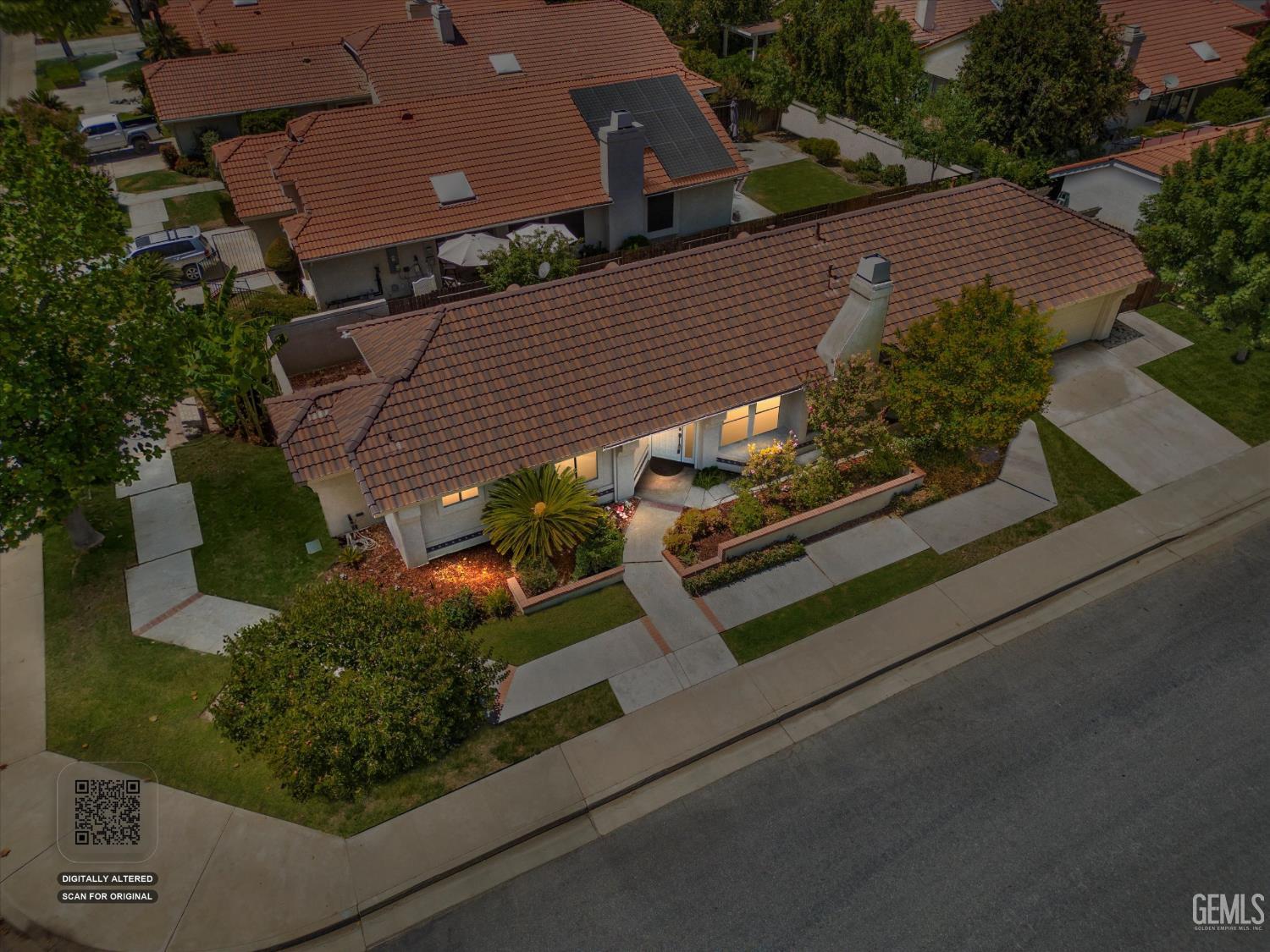 8112 Chaucer Street