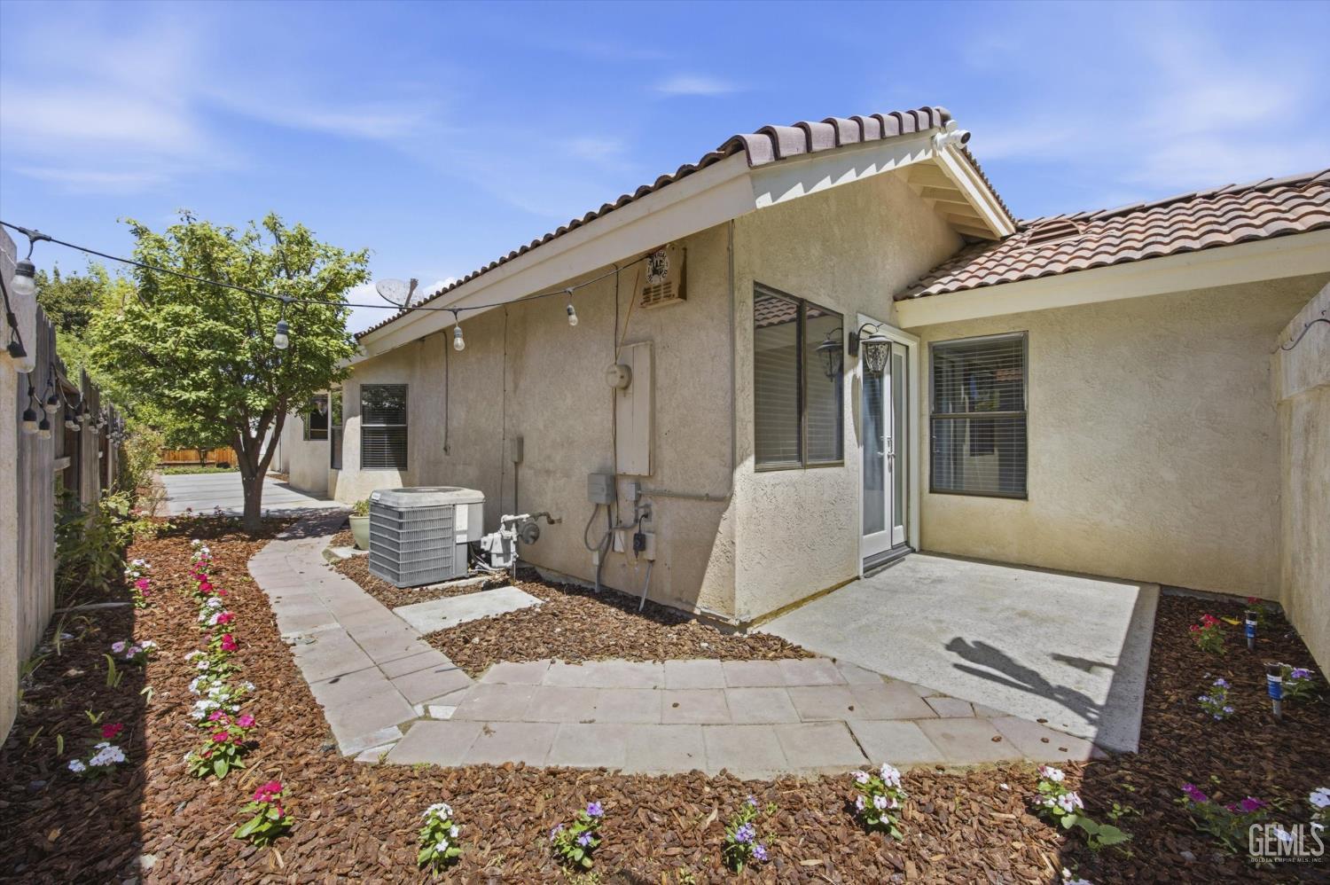 8112 Chaucer Street