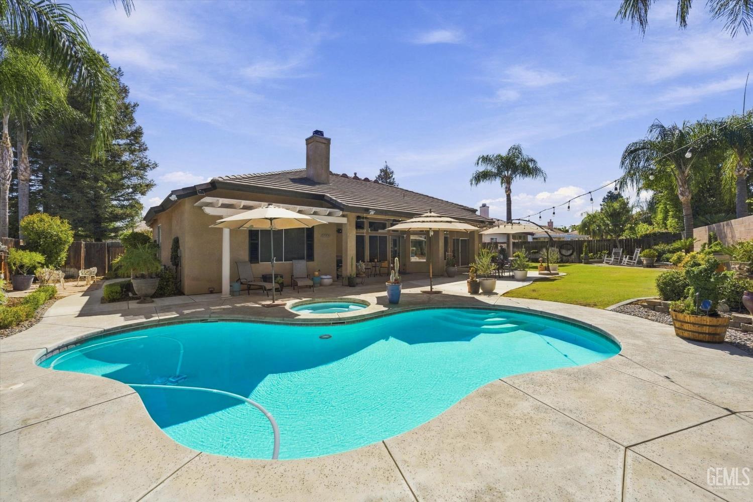 611 Cedar Ridge Drive