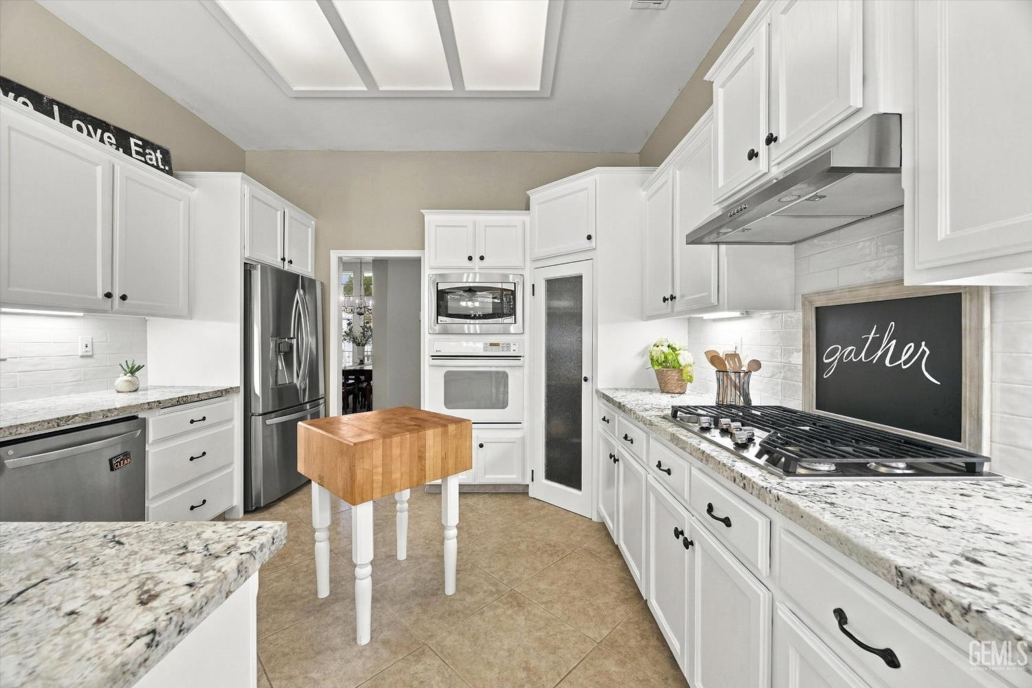 611 Cedar Ridge Drive