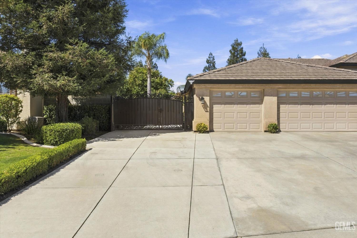 611 Cedar Ridge Drive