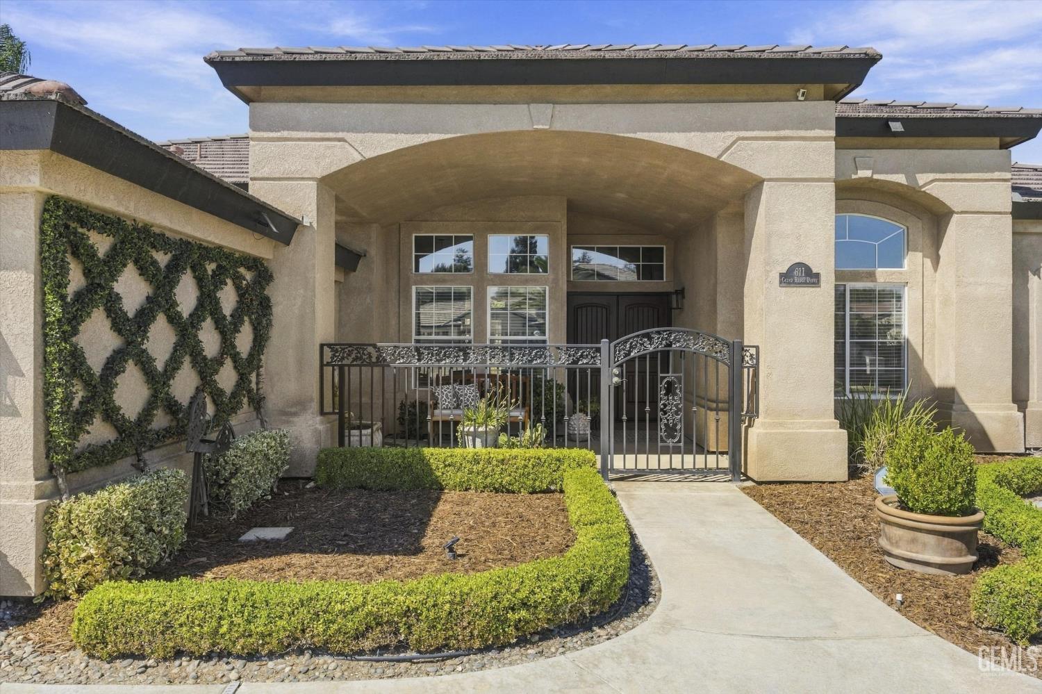 611 Cedar Ridge Drive
