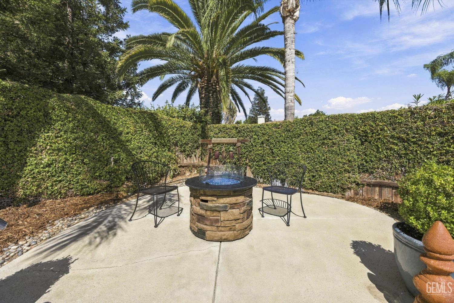 611 Cedar Ridge Drive