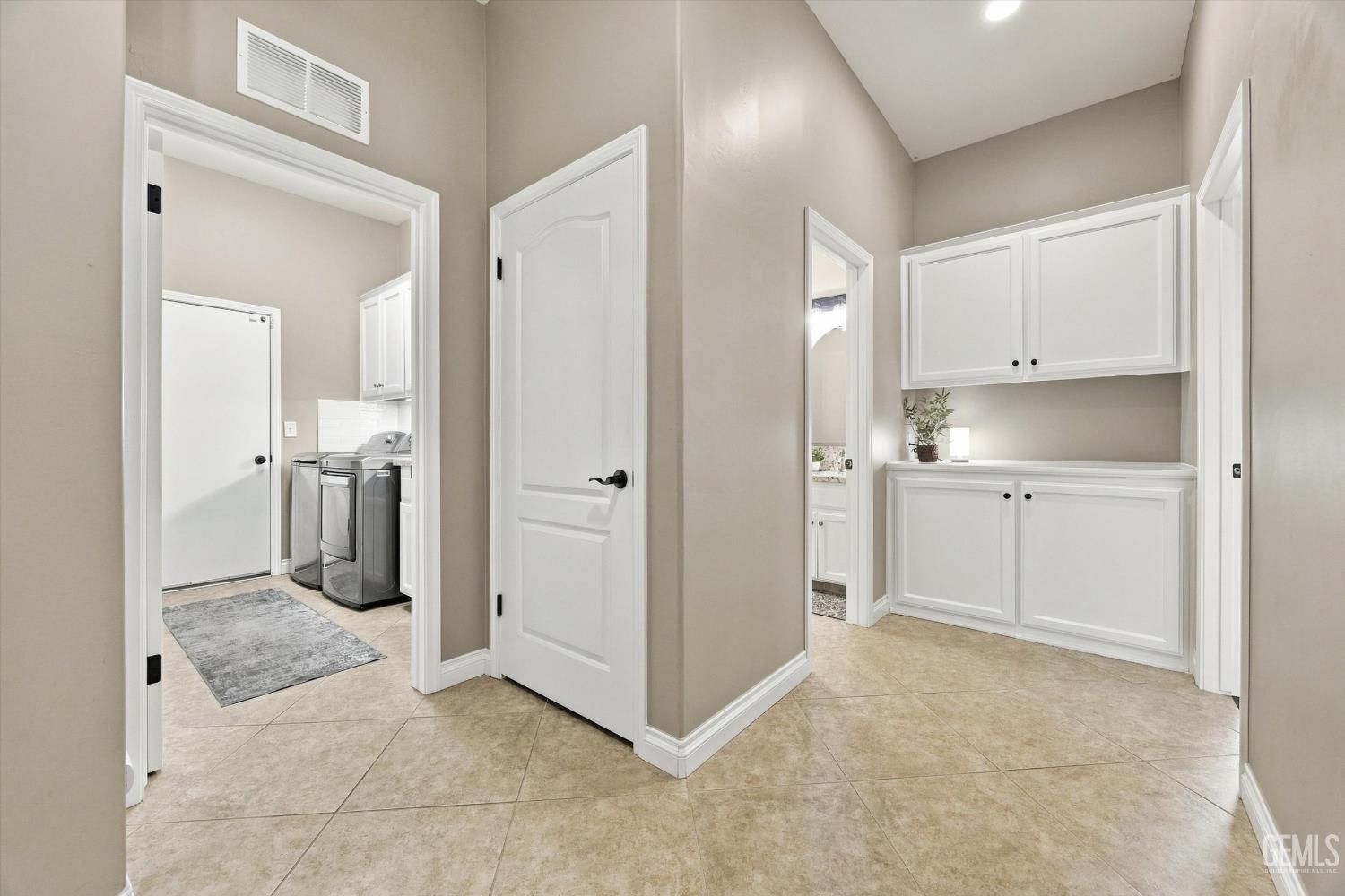 611 Cedar Ridge Drive