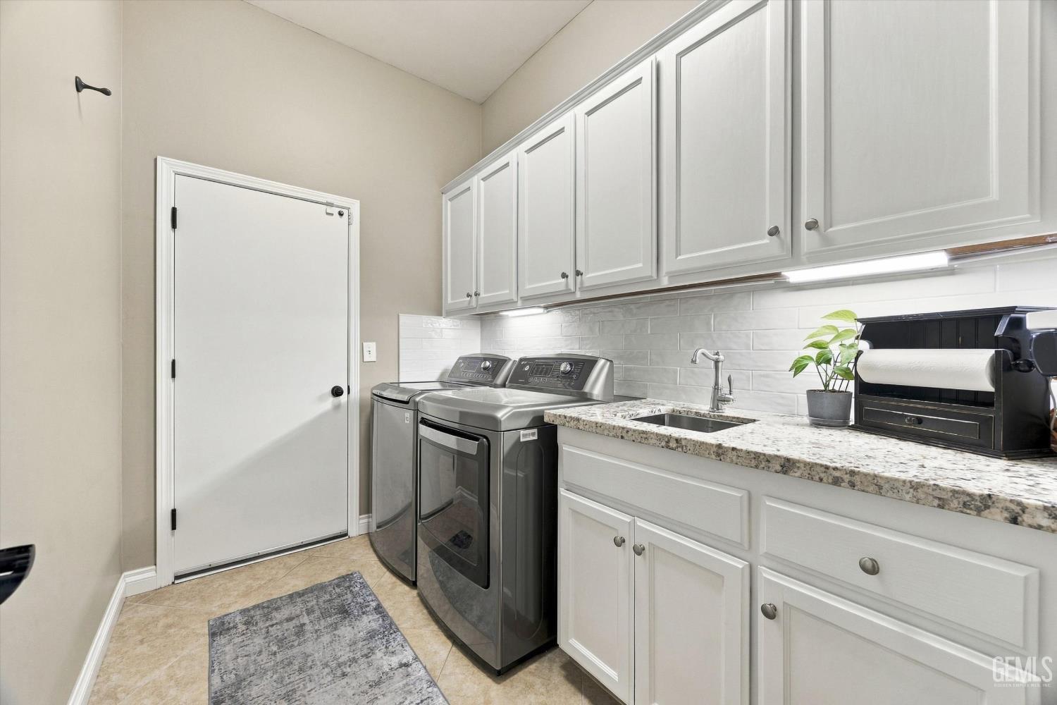 611 Cedar Ridge Drive