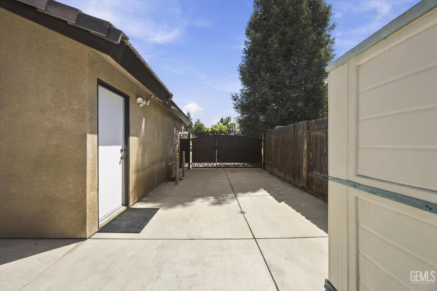 611 Cedar Ridge Drive