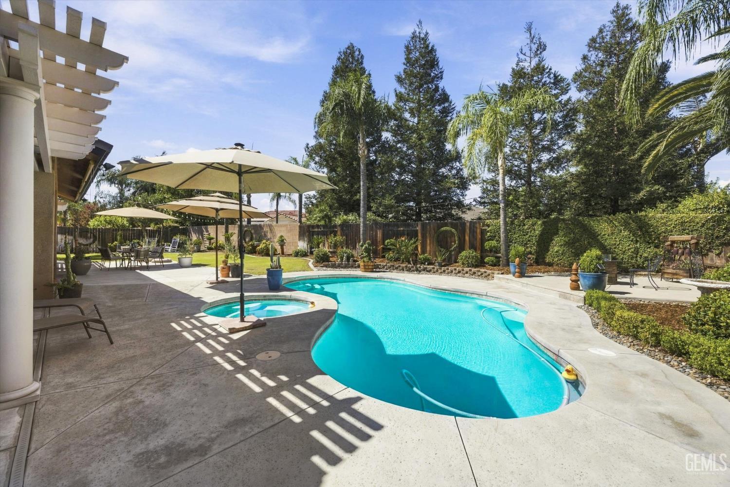 611 Cedar Ridge Drive