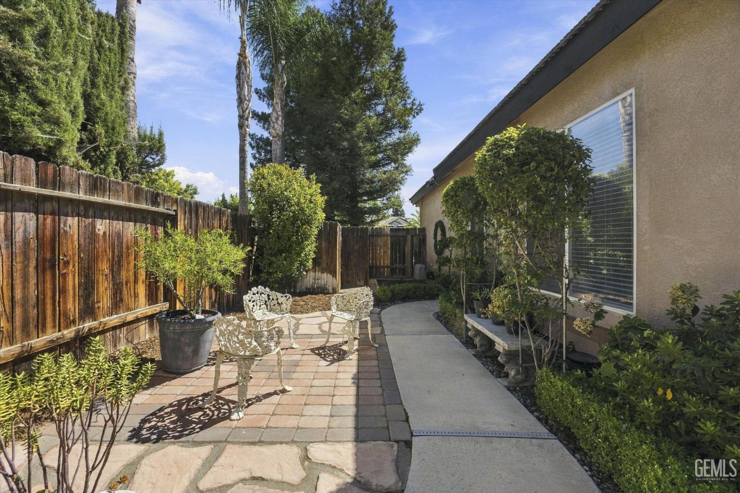 611 Cedar Ridge Drive