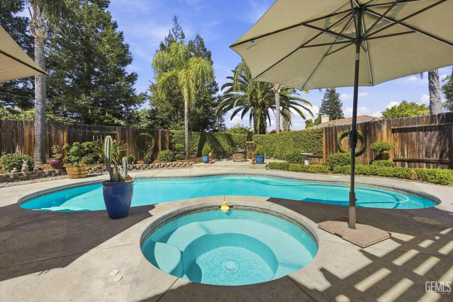 611 Cedar Ridge Drive