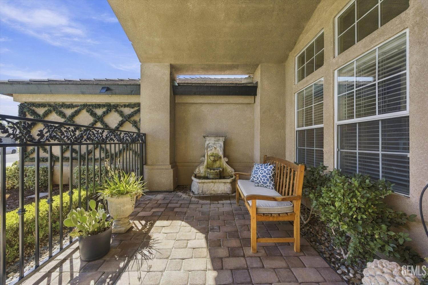 611 Cedar Ridge Drive