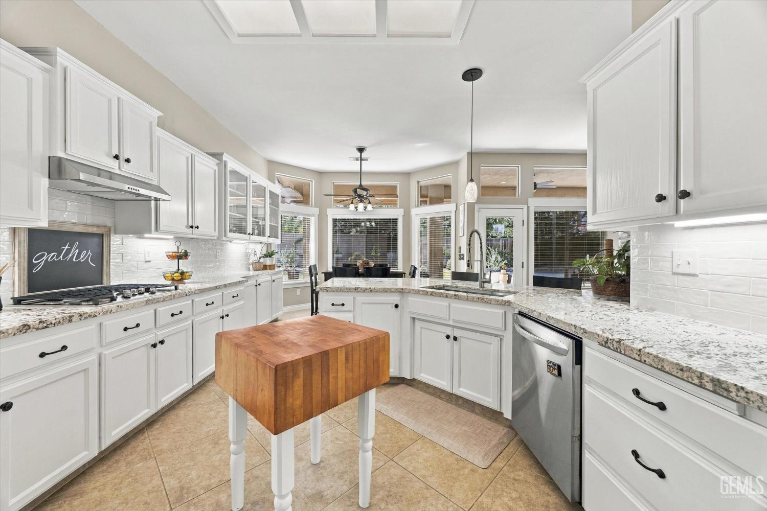 611 Cedar Ridge Drive