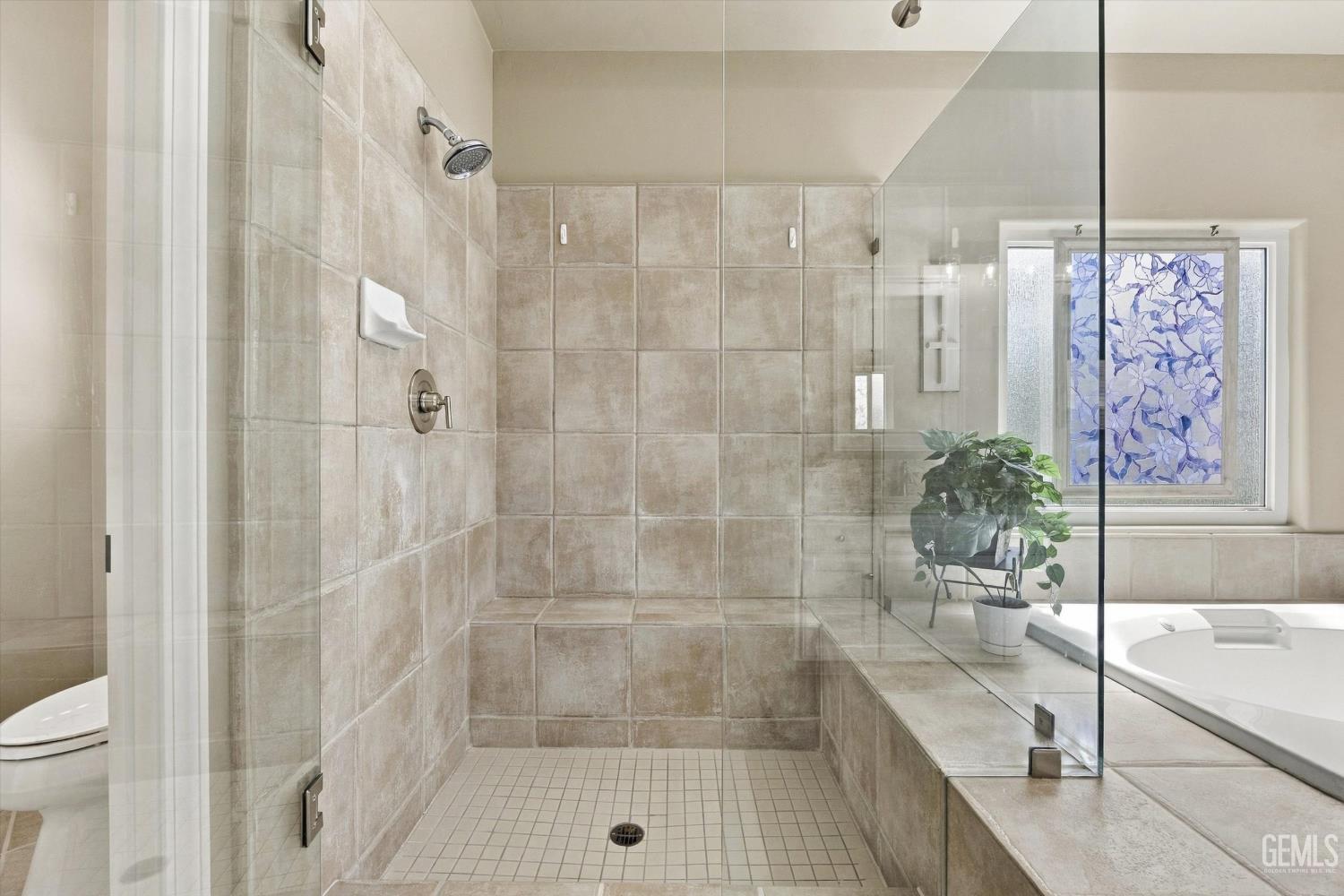 611 Cedar Ridge Drive