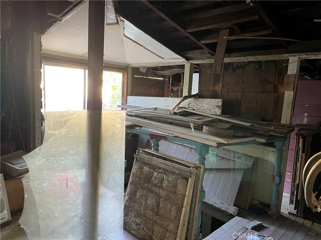 945 Montgomery Street