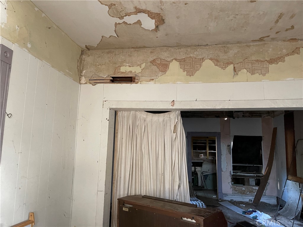 945 Montgomery Street