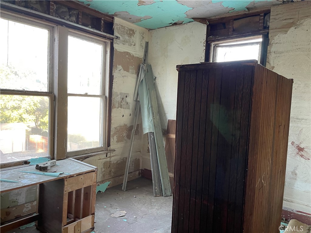 945 Montgomery Street