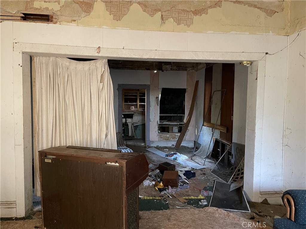 945 Montgomery Street