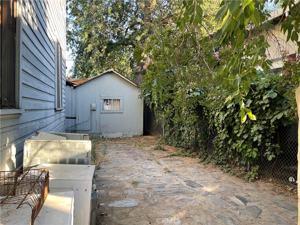 945 Montgomery Street