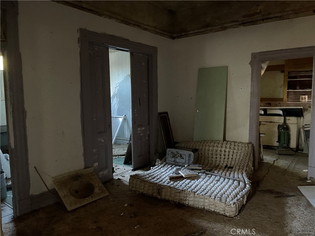 945 Montgomery Street