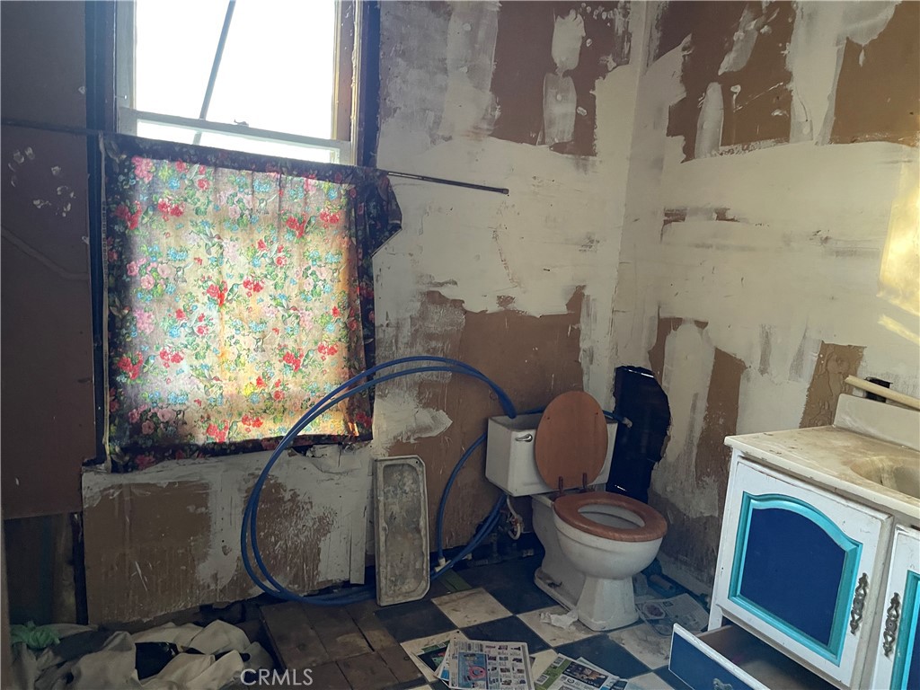 945 Montgomery Street