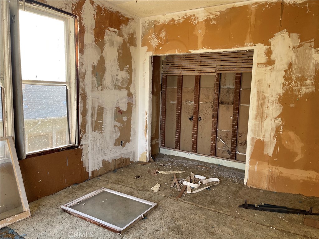 945 Montgomery Street