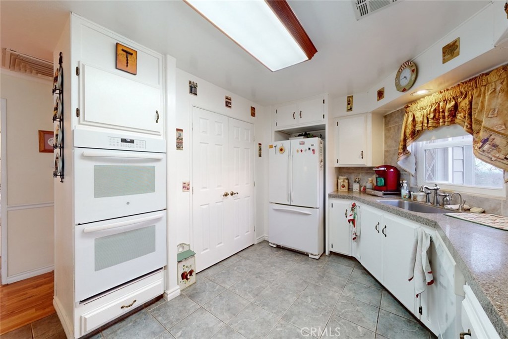 5299 Royal Oaks Drive