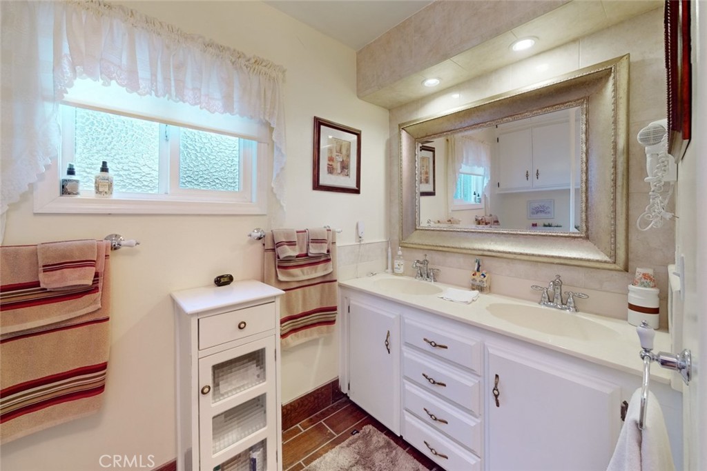 5299 Royal Oaks Drive