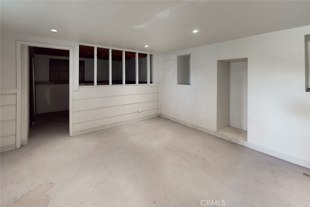 1585 Sycamore
