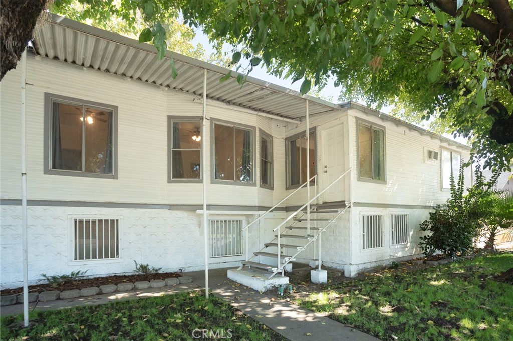 1585 Sycamore