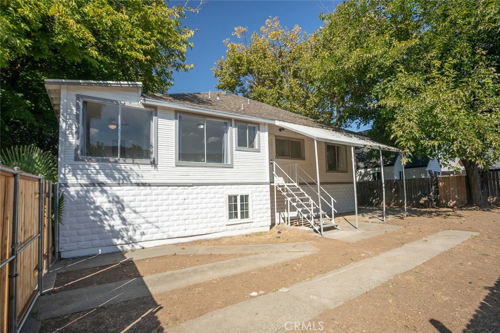 1585 Sycamore