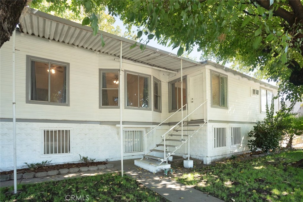 1585 Sycamore
