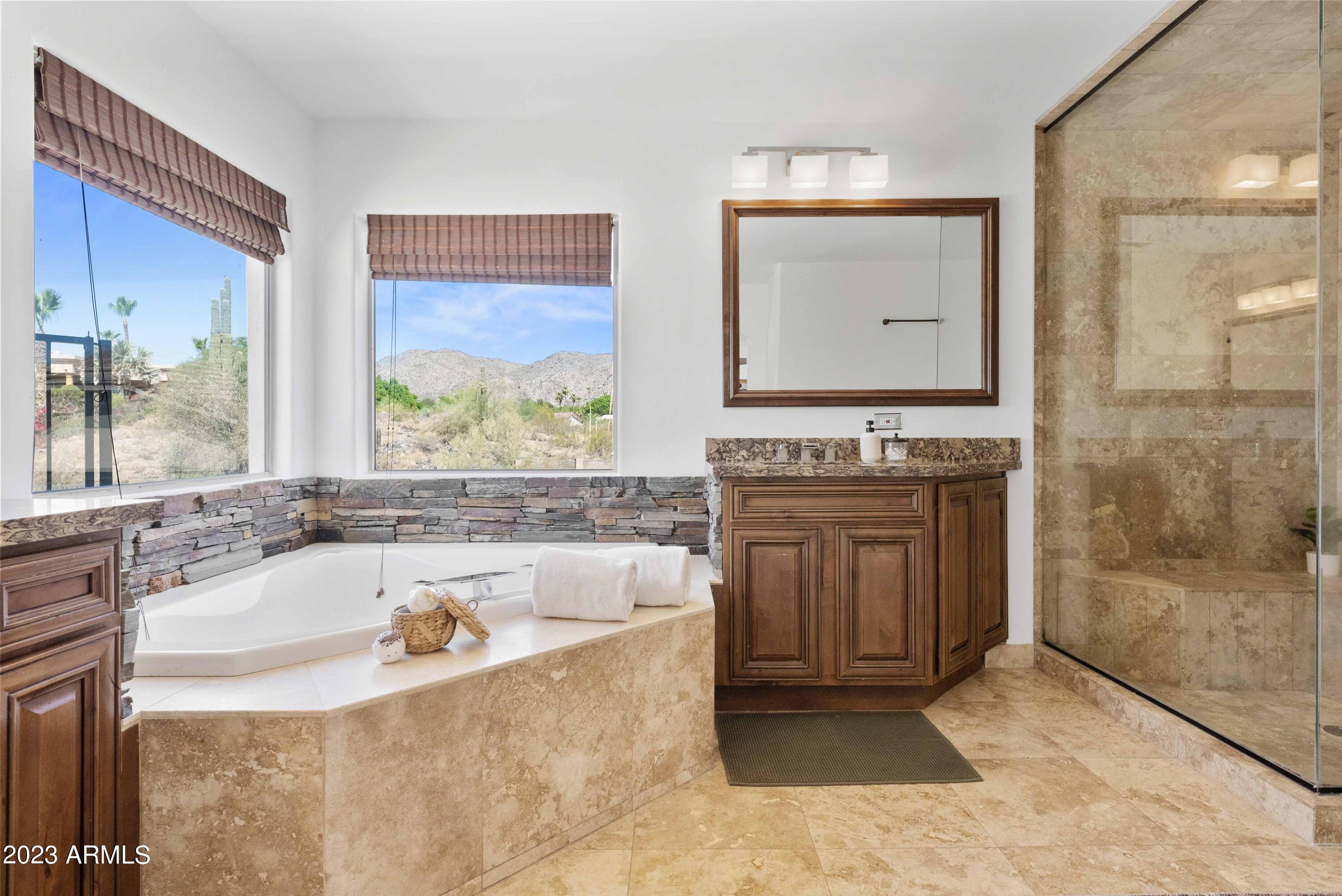 3611 E AHWATUKEE Drive