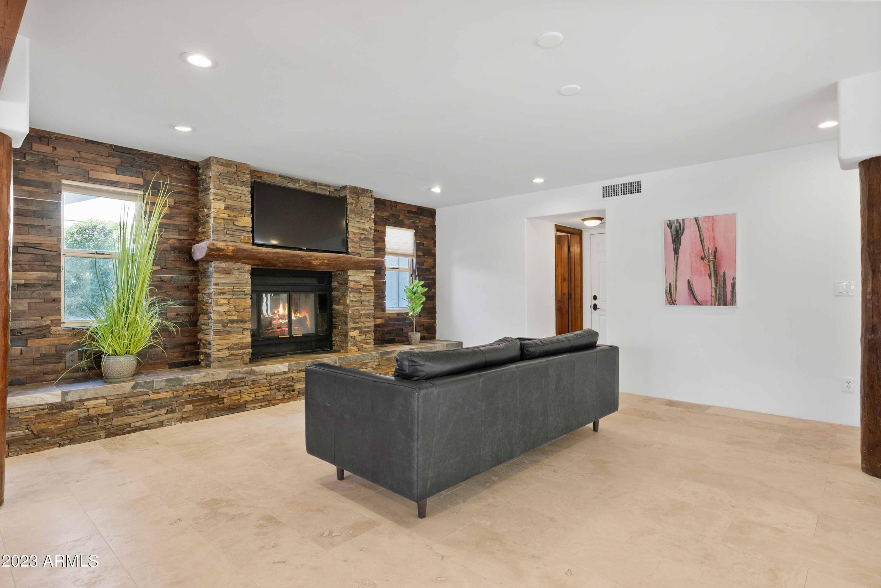 3611 E AHWATUKEE Drive