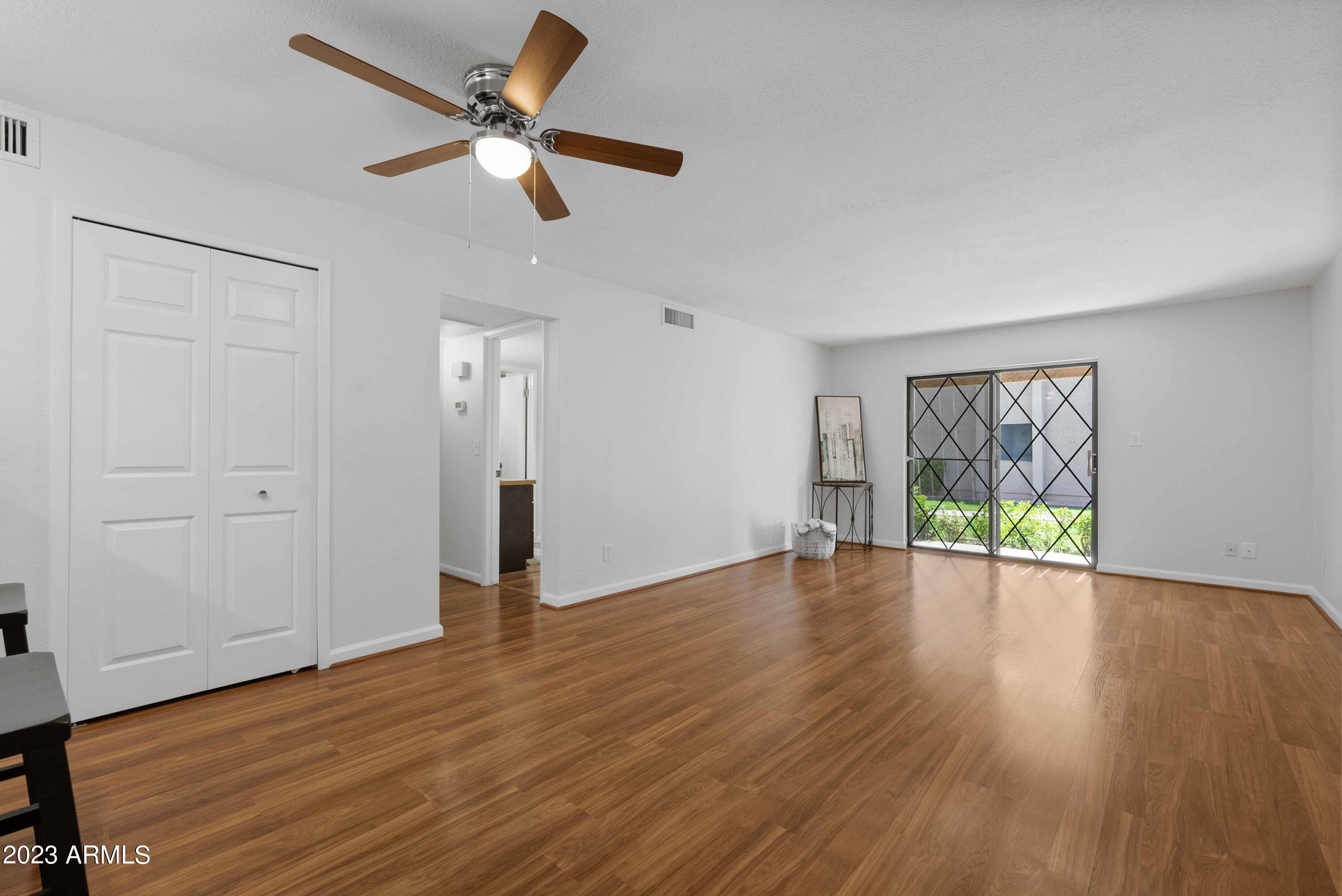 1920 W Lindner Avenue, 123
